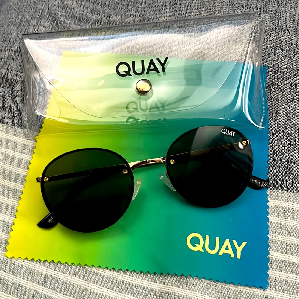 Quay Farrah Sunglasses - brand new w/ case
